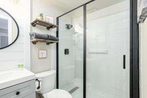 a bathroom with a shower and a toilet at Blue Mountain Hideaway at North Creek Resort in Blue Mountains
