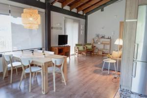 TV a/nebo společenská místnost v ubytování CASA LLOP a Paüls, Vall Fosca