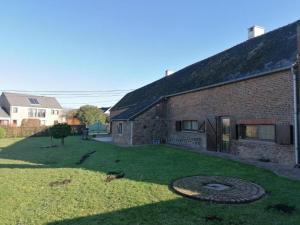 a brick house with a large yard in front of it at Casa Wellness Floreffe jacuzzi in Floreffe