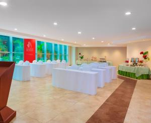 Um restaurante ou outro lugar para comer em Hotel Ciudad de David
