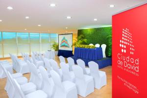 Área de negócios e/ou sala de conferências em Hotel Ciudad de David