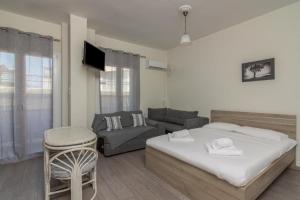 Postel nebo postele na pokoji v ubytování Lovely Studio Apartment For 2 Ppl in Athens