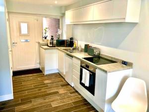 Gallery image of Centrally situated house plus private parking in Cheltenham