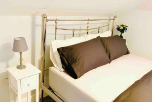 Gallery image of Centrally situated house plus private parking in Cheltenham +5 photos