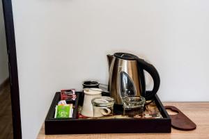 Ten30 Hikkaduwa的咖啡和沏茶工具
