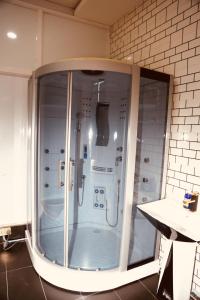 Ванна кімната в 247 Luxury Hotel & Apartment Ajah