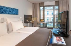 Μια τηλεόραση ή/και κέντρο ψυχαγωγίας στο Dorint Hotel Hamburg-Eppendorf