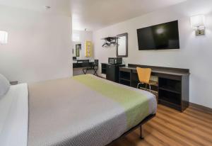 TV a/nebo společenská místnost v ubytování Motel 6-Abilene, TX