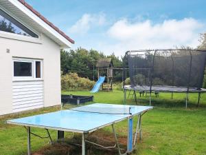 Stolní tenis v ubytování Luxury Retreat in Vejers - By Traum Ferienwohnungen nebo okolí