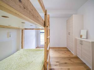 A bed or beds in a room at Gebirgsjagd