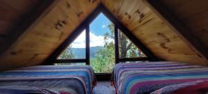 Llit o llits en una habitació de Cabaña en el Bosque de San José del Pacífico 4