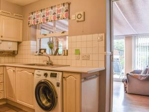 Una cocina o kitchenette en Ashwood House