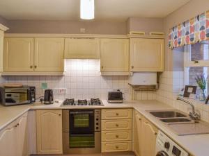 Una cocina o kitchenette en Ashwood House