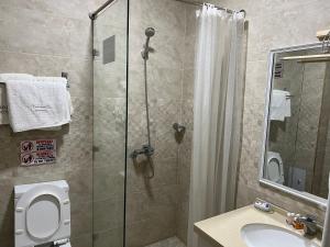 Koupelna v ubytování Ideal Hotel