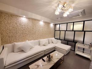 Embledon Hotel的休息区