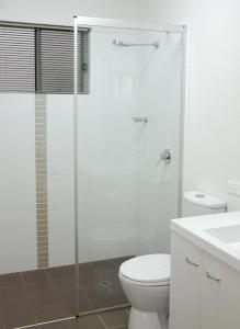 Ένα μπάνιο στο Monterey Apartments Moranbah
