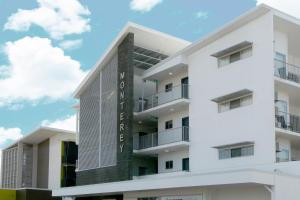 een afbeelding van een wit gebouw bij Monterey Apartments Moranbah in Moranbah