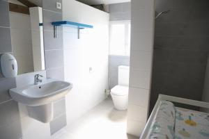 Ένα μπάνιο στο Glamping Place de la Famille