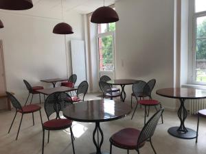 Reštaurácia alebo iné gastronomické zariadenie v ubytovaní Auberge Ti'gousket