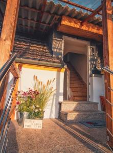 a stairway with a pot of flowers next to a building at Ferienwohnung Wolff am Natursteig Sieg und Westerwald in Pracht