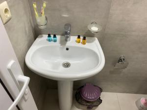 Bilik mandi di nira hotel