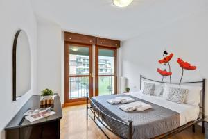 a bedroom with a bed with two towels on it at Il Broletto Apartment - Affitti Brevi Italia in Lecco