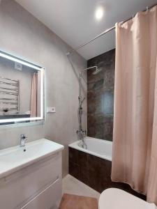 a bathroom with a sink and a tub and a shower at НОВОБУДОВА ЧЕРВОНОЇ КАЛИНИ 56А Сихів, АВАЛОН,ВИСОТКА in Lviv