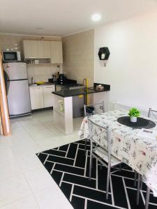 A kitchen or kitchenette at Departamentos Carrera Nro 1