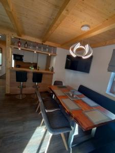 a dining room with a wooden table and chairs at Hochalmbahnen Chalets Rauris 1-15 WE1, Maislaufeldweg 1o EG in Rauris