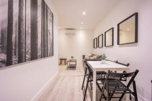 Zdjęcie z galerii obiektu Encantador apartamento en Atocha w Madrycie