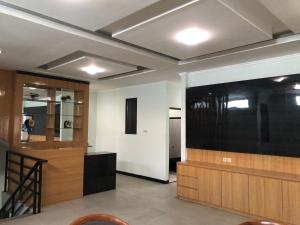 TV a/nebo společenská místnost v ubytování Bening Asri Guesthouse