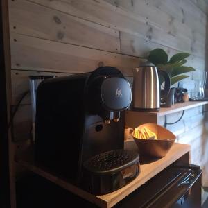 Fasilitas pembuat kopi dan teh di Homelove Spa