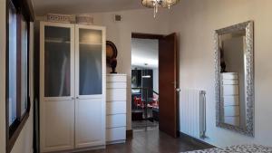 a hallway with a door and a mirror at Casa Rural La Recuera in Montánchez