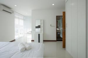 Postel nebo postele na pokoji v ubytování Luxury Pool Villa at Golden Sea Hua Hin