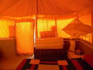 a room with a bed with a pile of towels at Shaam E Sarhad Resort in Bherandiāla