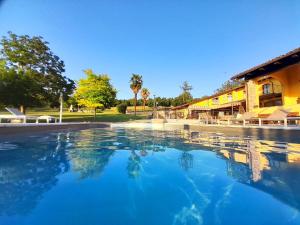 The swimming pool at or close to Rosso Di Sera