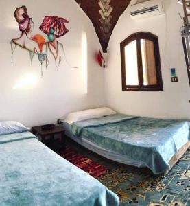 Llit o llits en una habitació de BEEBARO Lodge