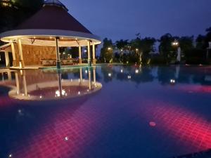 Bazén v ubytování Castle Bayview Resort & Spa nebo v jeho okolí