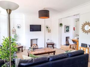 A seating area at 3 bed flat near to Cardiff and Cardiff Bay
