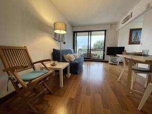 En sittgrupp på Appartement La Rochelle, 2 pièces, 4 personnes - FR-1-246-594