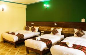 Łóżko lub łóżka w pokoju w obiekcie Hotel Adam