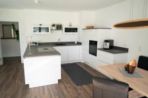 Kuchyň nebo kuchyňský kout v ubytování Ferienwohnung Auszeit