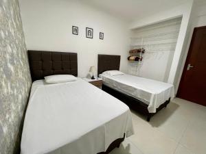 two beds in a small room with two beds sidx sidx sidx at Edificio Las Palmas 3100 in Santa Cruz de la Sierra