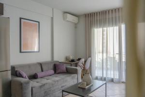 A seating area at #G30 Chic 1 BR apartment in the centre of Volos