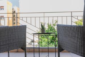 A balcony or terrace at #G30 Chic 1 BR apartment in the centre of Volos