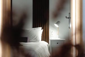 A bed or beds in a room at #G30 Chic 1 BR apartment in the centre of Volos