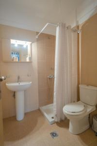 A bathroom at #G30 Chic 1 BR apartment in the centre of Volos