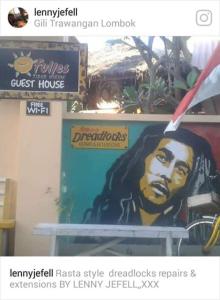 una foto de un cartel para una casa de huéspedes en fullesguesthouse en Gili Trawangan