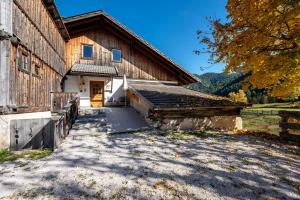 a barn with a driveway leading to a building at Mösslhof App Laite in San Vito