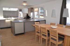 Kuchyň nebo kuchyňský kout v ubytování Apartment Haus Van der Leij